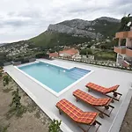 Apartment Family Friendly With A Swimming Pool Klis, Split - 16005