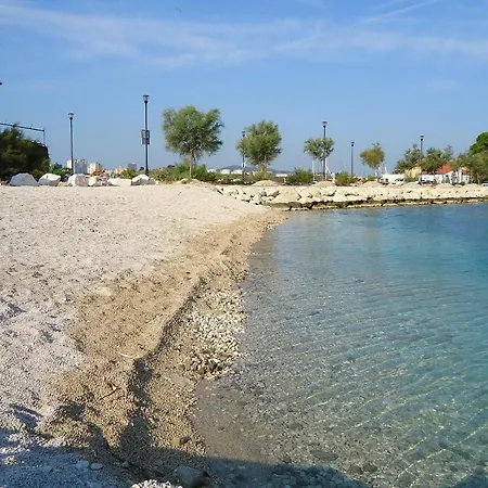 Apartman Family Friendly With A Swimming Pool Klis, Split - 16005