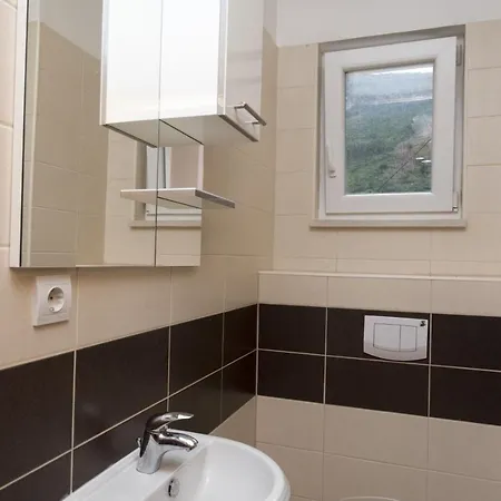 Apartman Family Friendly With A Swimming Pool Klis, Split - 16005 Klis