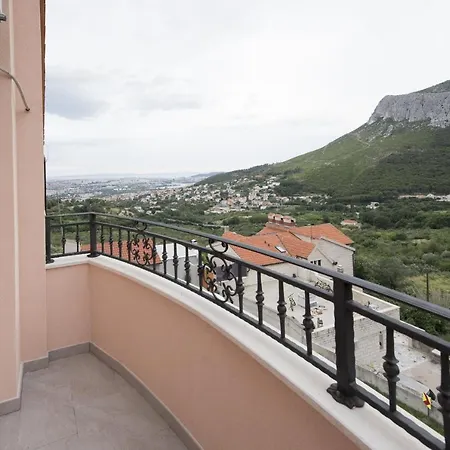 Apartman Family Friendly With A Swimming Pool Klis, Split - 16005