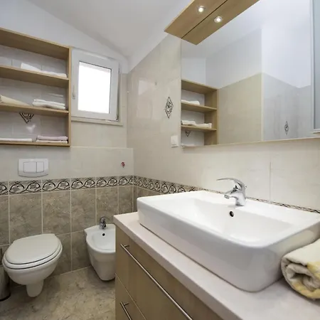 Family Friendly With A Swimming Pool Klis, Split - 16005 Apartman