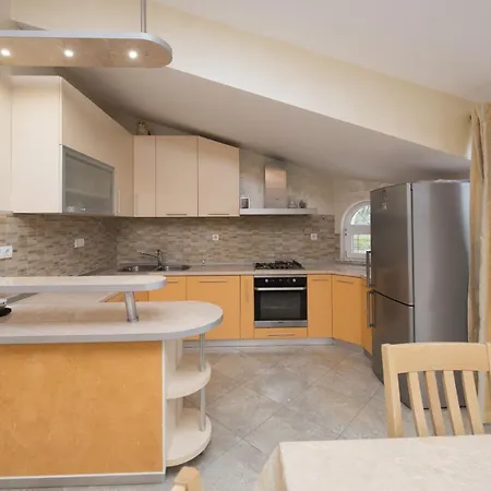 Family Friendly With A Swimming Pool Klis, Split - 16005 Apartman *