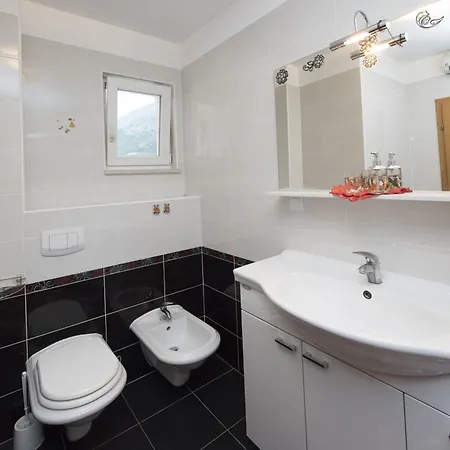 Family Friendly With A Swimming Pool Klis, Split - 16005 Apartman