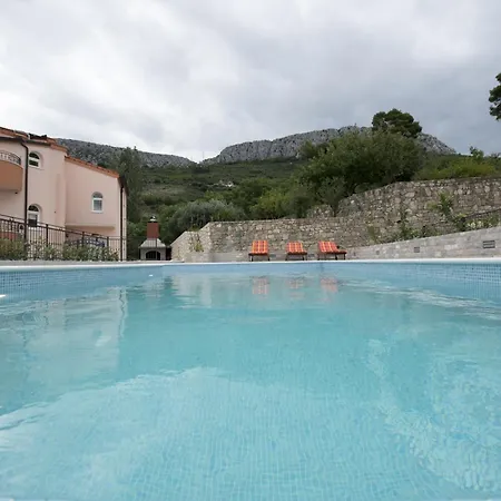 Apartman Family Friendly With A Swimming Pool Klis, Split - 16005 *