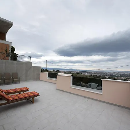 Family Friendly With A Swimming Pool Klis, Split - 16005 شقة Klis