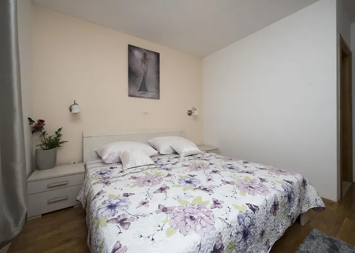 Family Friendly With A Swimming Pool Klis, Split - 16005 شقة