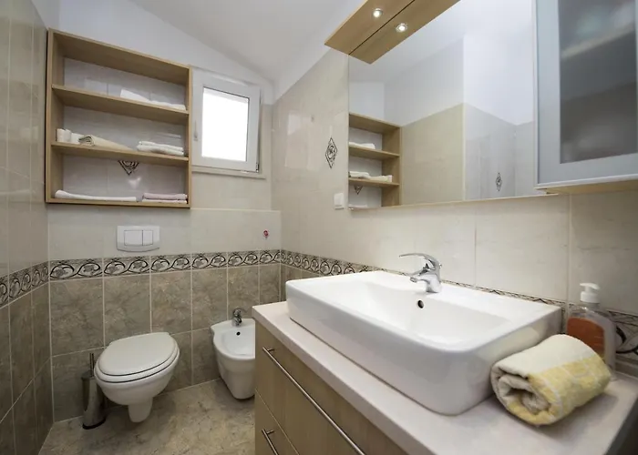 Family Friendly With A Swimming Pool Klis, Split - 16005 شقة