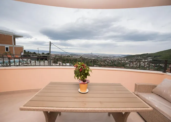 شقة Family Friendly With A Swimming Pool Klis, Split - 16005