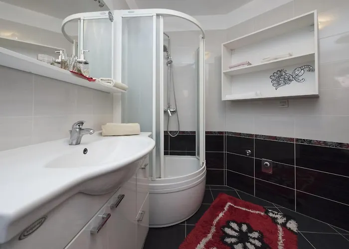 Family Friendly With A Swimming Pool Klis, Split - 16005 شقة *