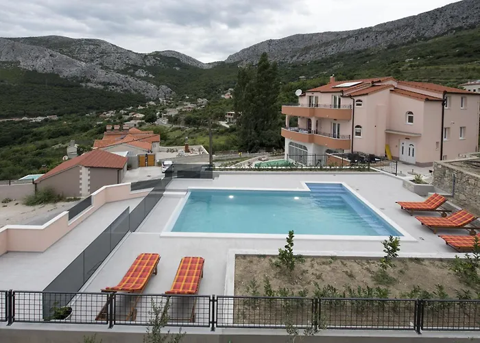 Family Friendly With A Swimming Pool Klis, Split - 16005 Klis