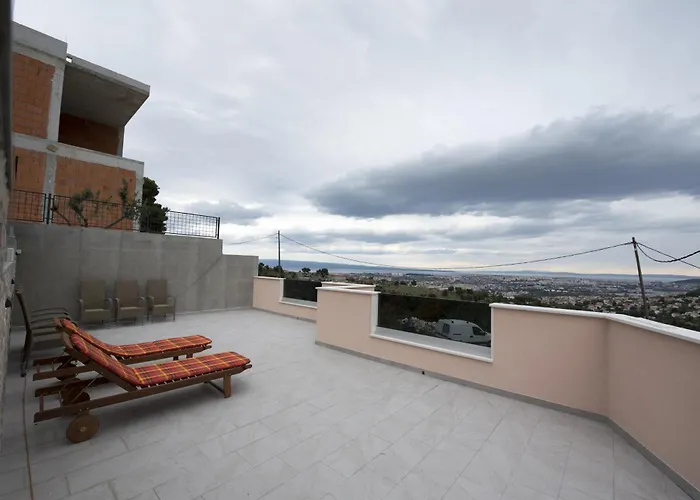 Family Friendly With A Swimming Pool Klis, Split - 16005 شقة Klis